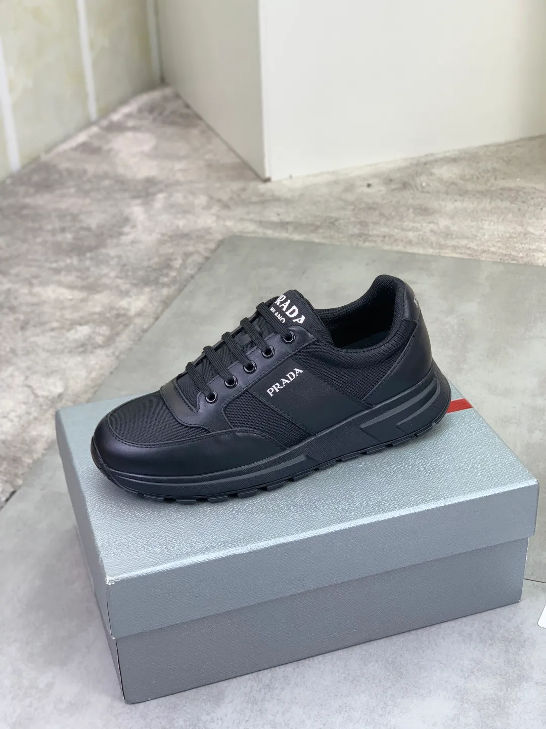 Men's men's shoes P560💰 [Real Price] Popular models are on the official website, 🆘 Trendy brand (Prada) mainly promotes popular models, avant-garde and versatile fashionable men's shoes private version mold opening, cowhide surface splicing 1:1.. Stylish and simple, original imported cowhide lining cowhide feet; the atmosphere and personality are more fashionable, eye-catching and pursuing class. It will subvert the old ideas and be a must-have for fashionistas who want to spend time with you! Must keep it! Tall and comfortable, large and low, high-end quality workmanship. Code number: 38-44 (45 customized) 2️⃣ optional.